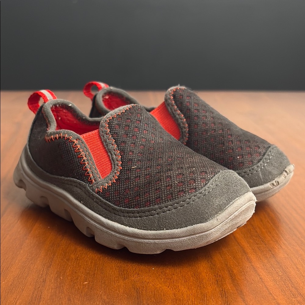 Crocs Boys Slip On Low Top Duet Sport Sneaker Size C7 Black Red